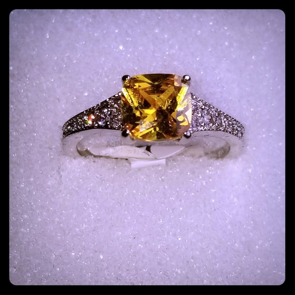 Jewelry - Gorgous Citrine & white Topaz Ring